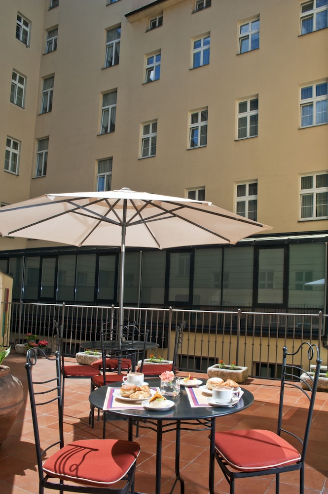 Hotel Caesar Prague 57/69