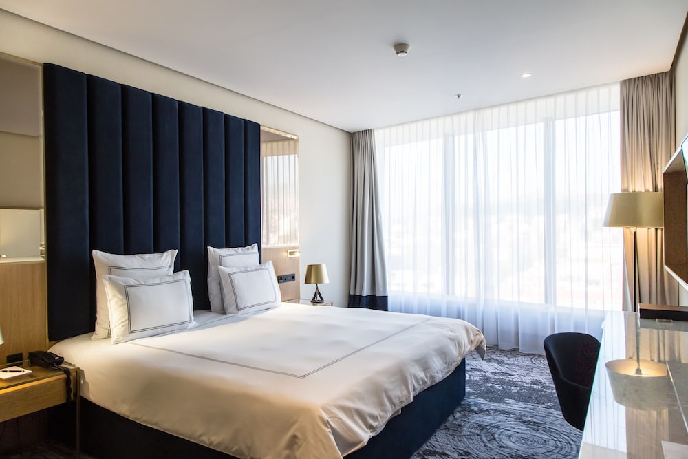 Swiss, Classic, Double Bed، Swissotel Sarajevo 2/3