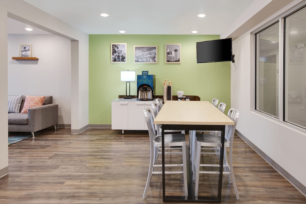 WoodSpring Suites Lackland near Sea World 30/34