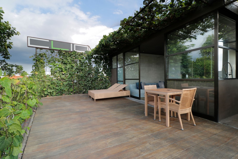 Clio Apartments 37/45