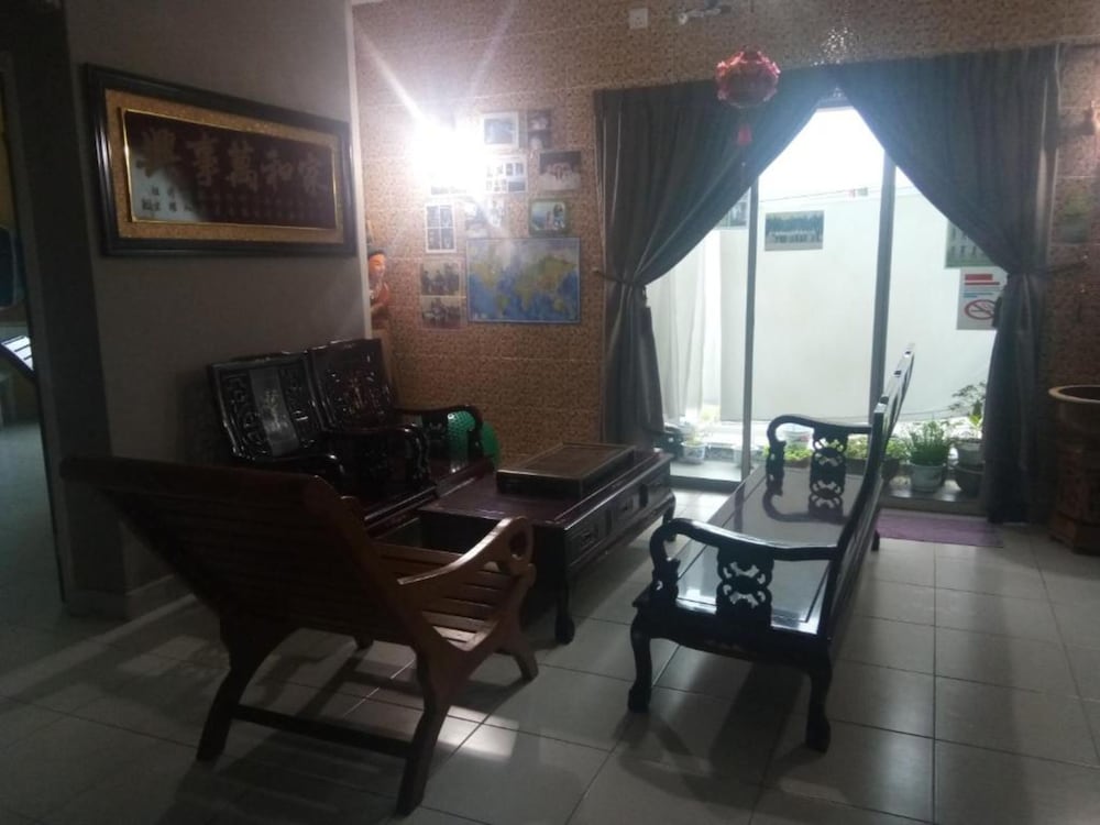 Aeon Tebrau Homestay & Hotel 56/62