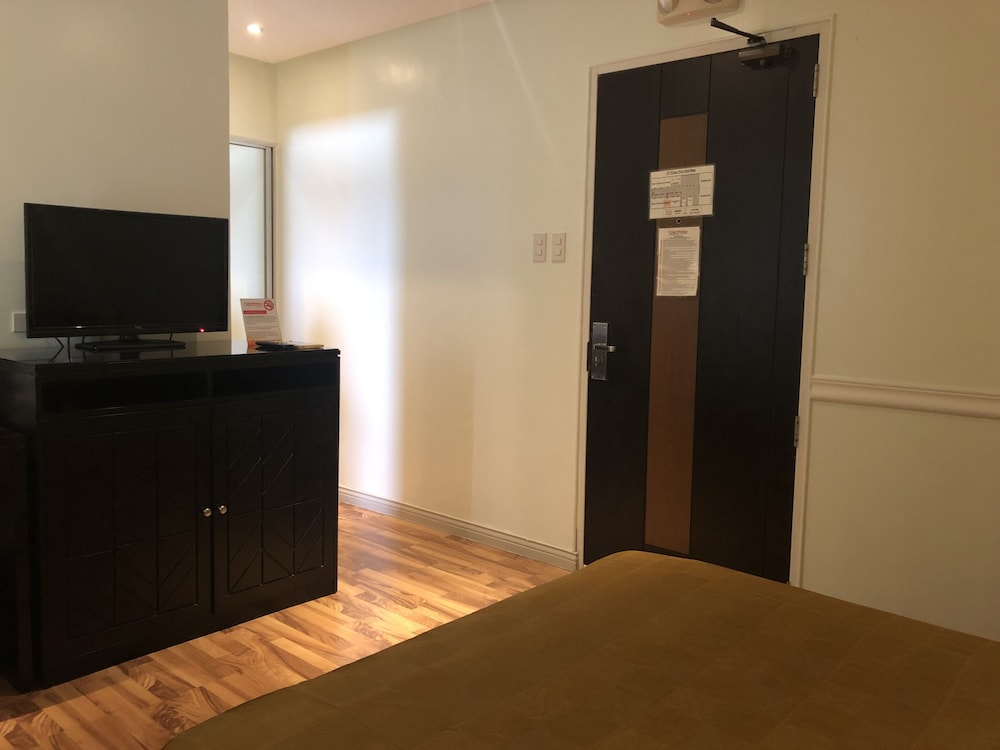 Court Meridian Hotel And Suites 3/36