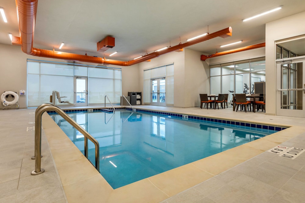 Cambria Hotel Milwaukee Downtown 8/56