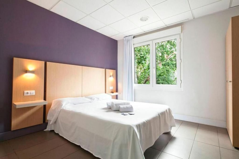 Hostal DingDong Putxet 6/18