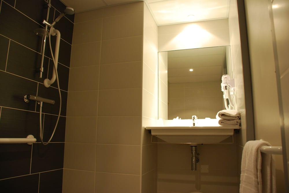 Ruthenium Hotel 20/22