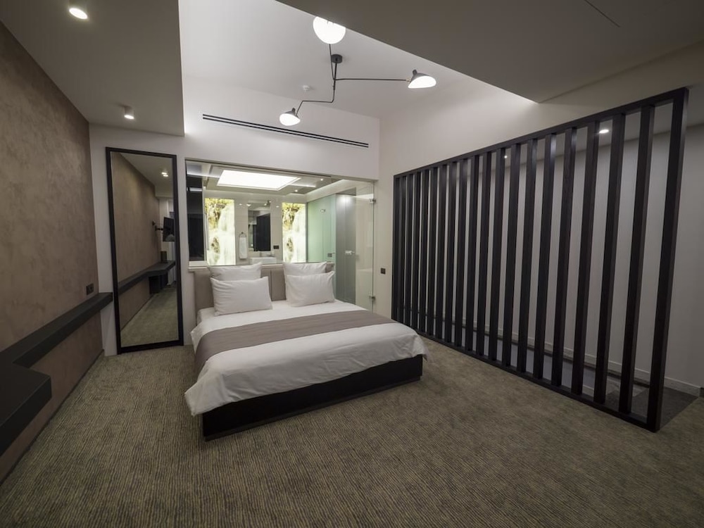 Aghababyan S Hotel 37/77