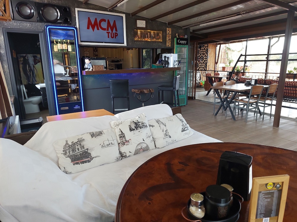 Ena Serenity Boutique Hotel 60/73