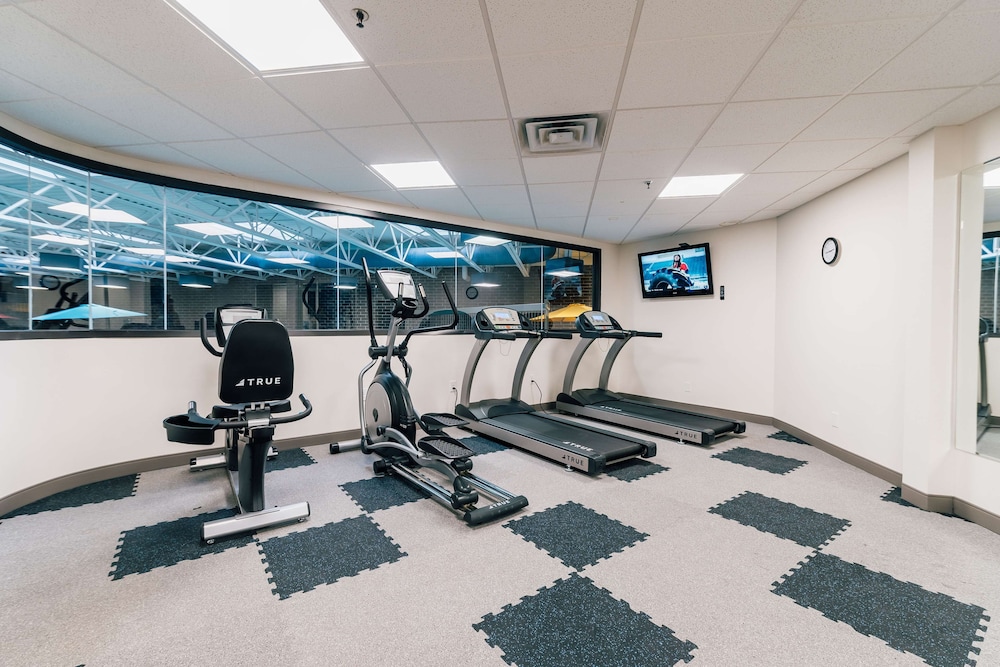 Best Western Plus Executive Residency Waterloo and Cedar Falls 24/42