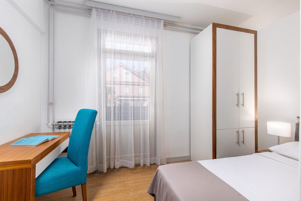 Hotel Zagreb 6/16