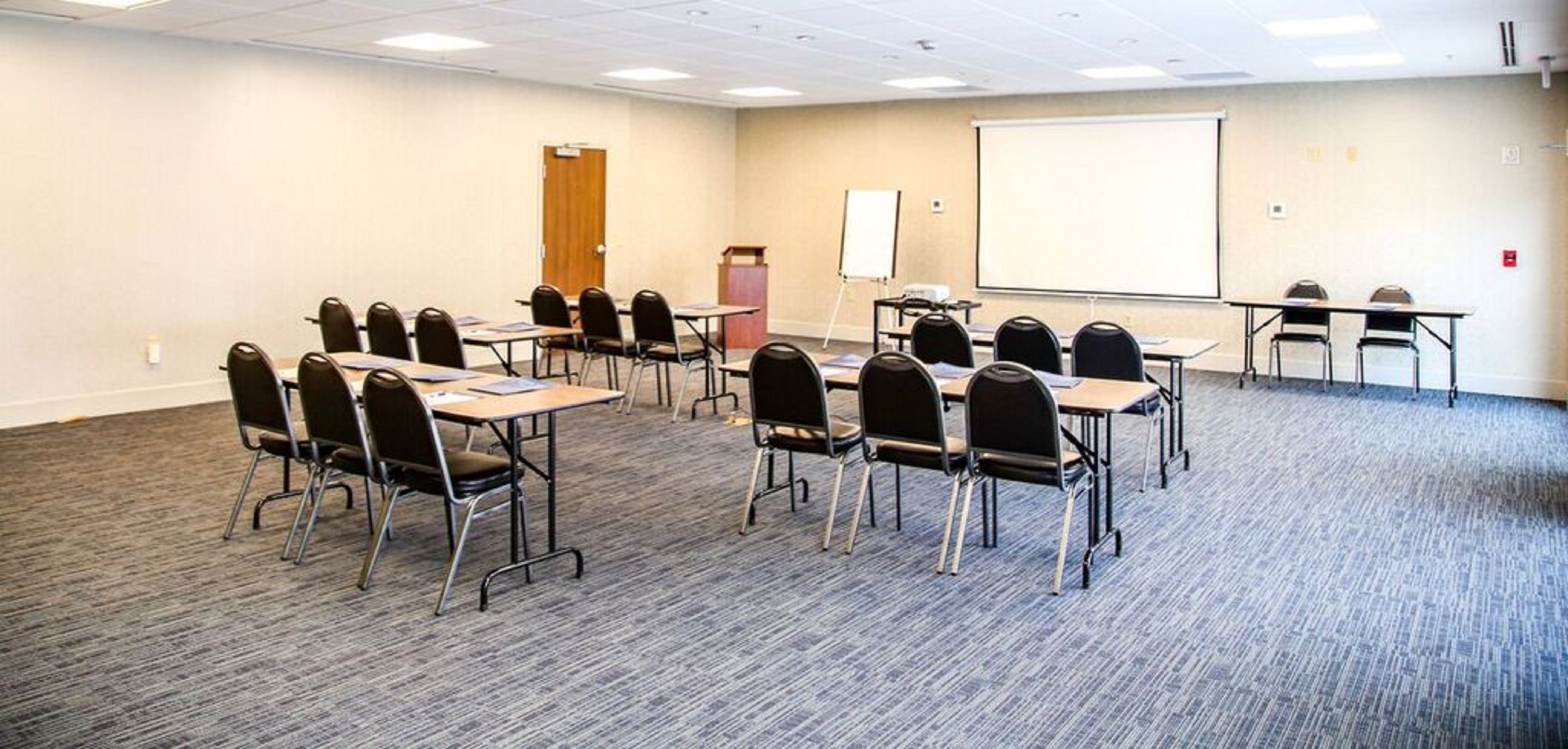 Holiday Inn Express And Suites Kingston Ulster 43/44