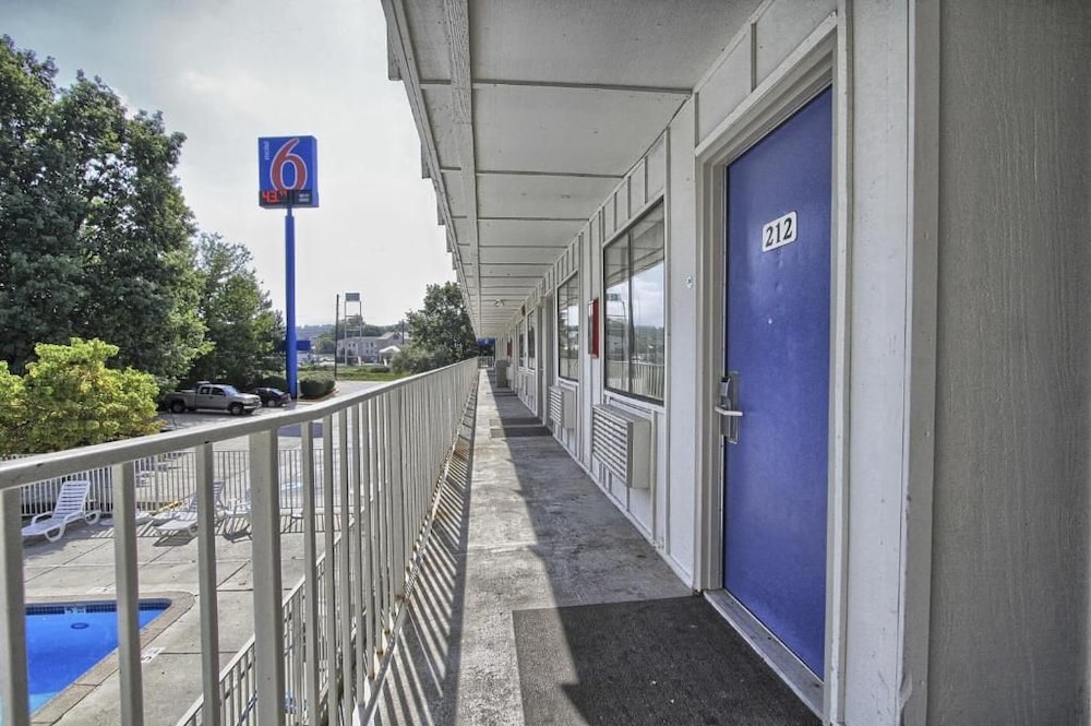 Motel6 New Cumberland, PA - Harrisburg - Hershey South 42/43