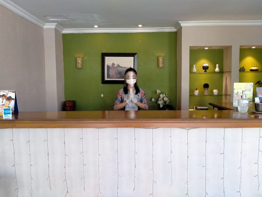 Hotel Catur 6/25