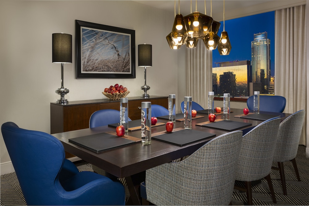 Hilton Austin 43/57