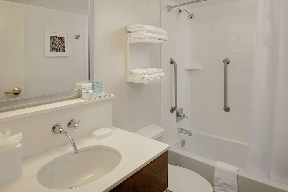 Hampton Inn Louisville Downtown 11/50