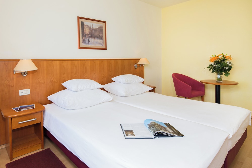 Hotel Zora 6/42