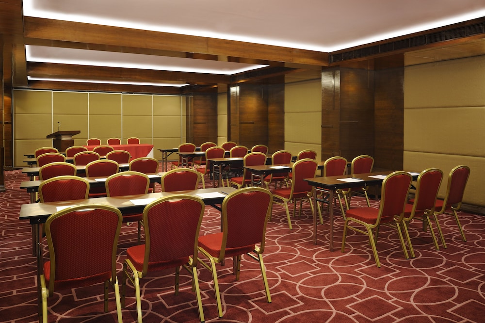Four Points By Sheraton Ahmedabad 39/41