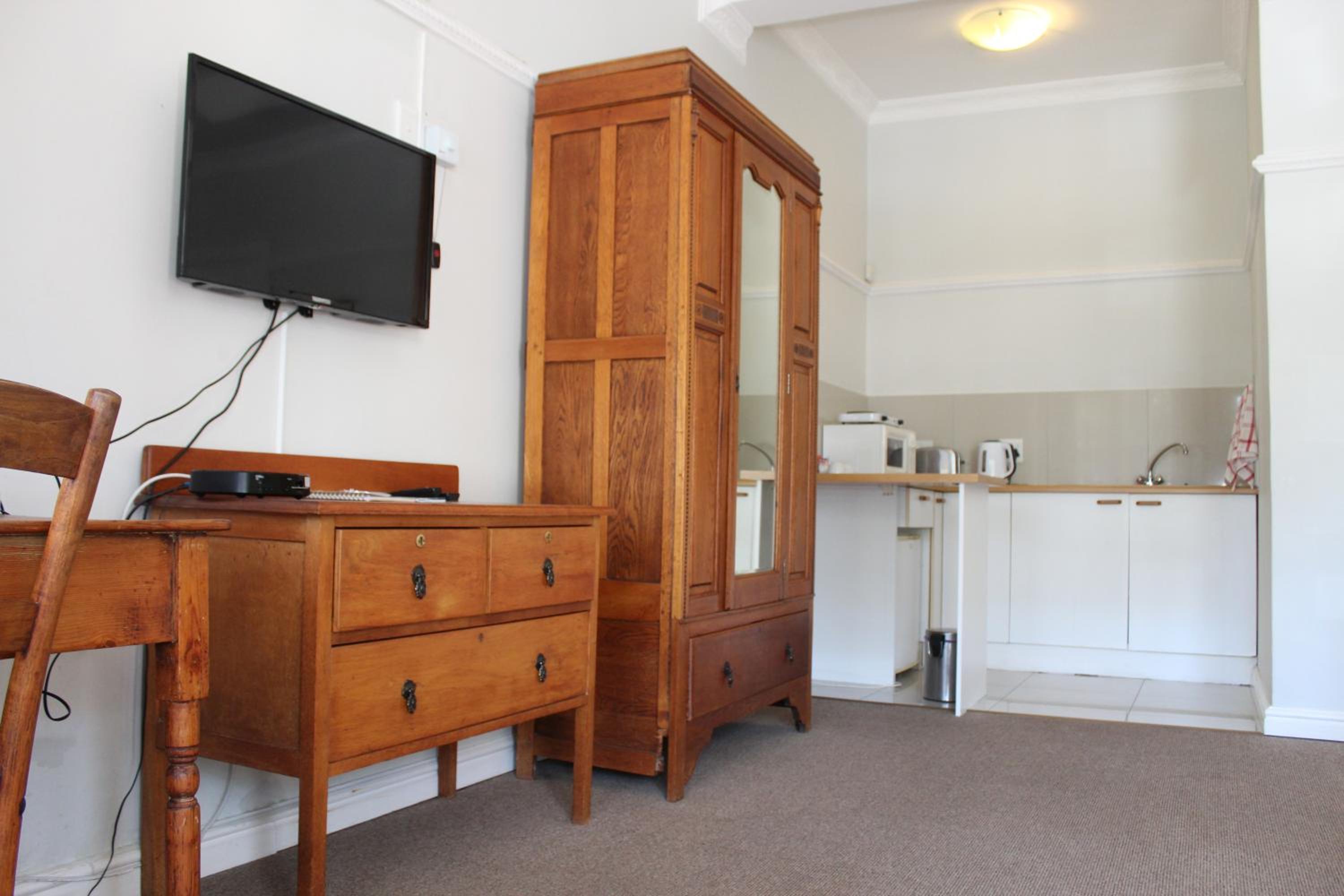Sir Roys Guest House 36/50