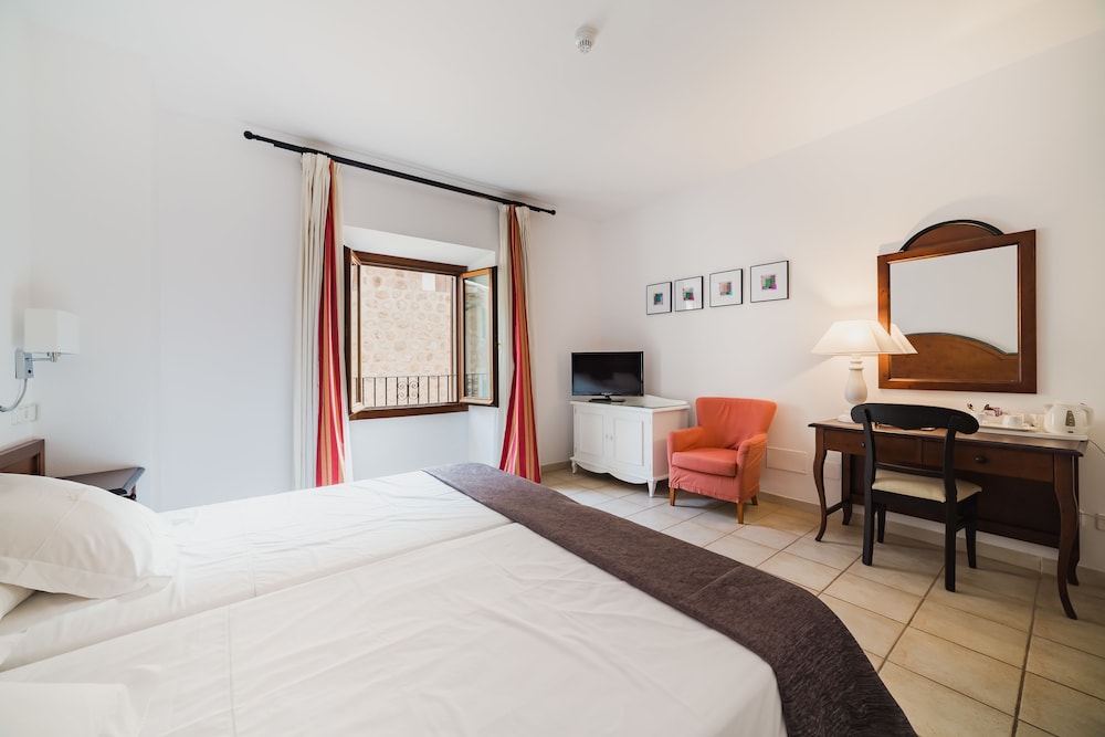 Cal Bisbe Hotel 16/70