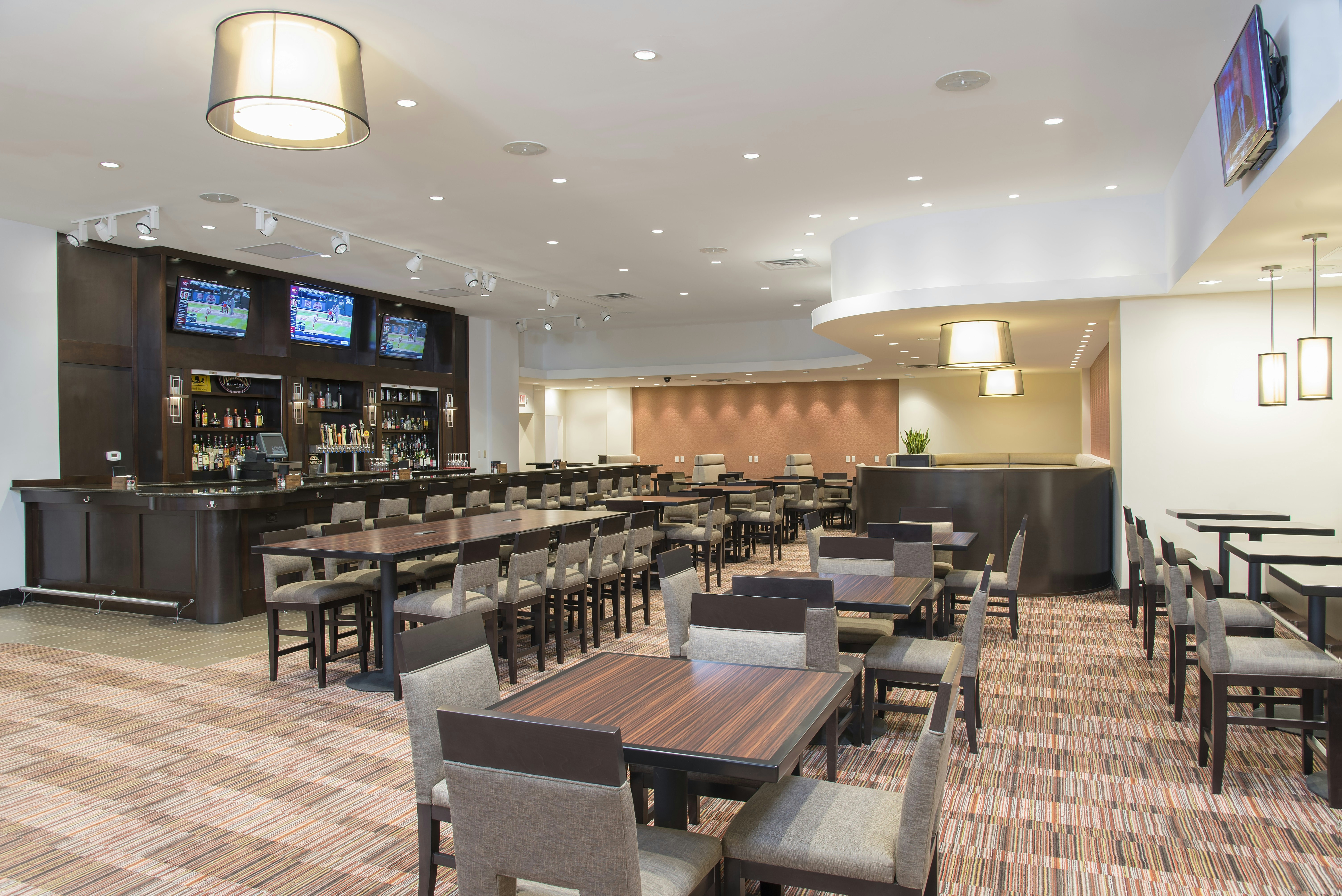 Doubletree By Hilton Hotel Grand Rapids Airport 27/53