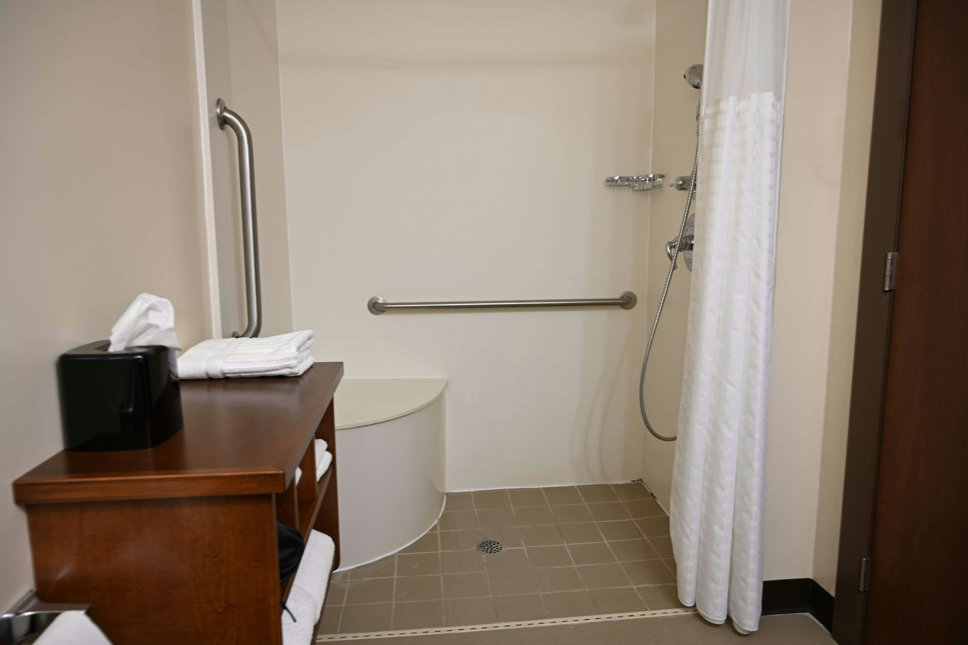 Giles Hotel Inn & Suites 31/31