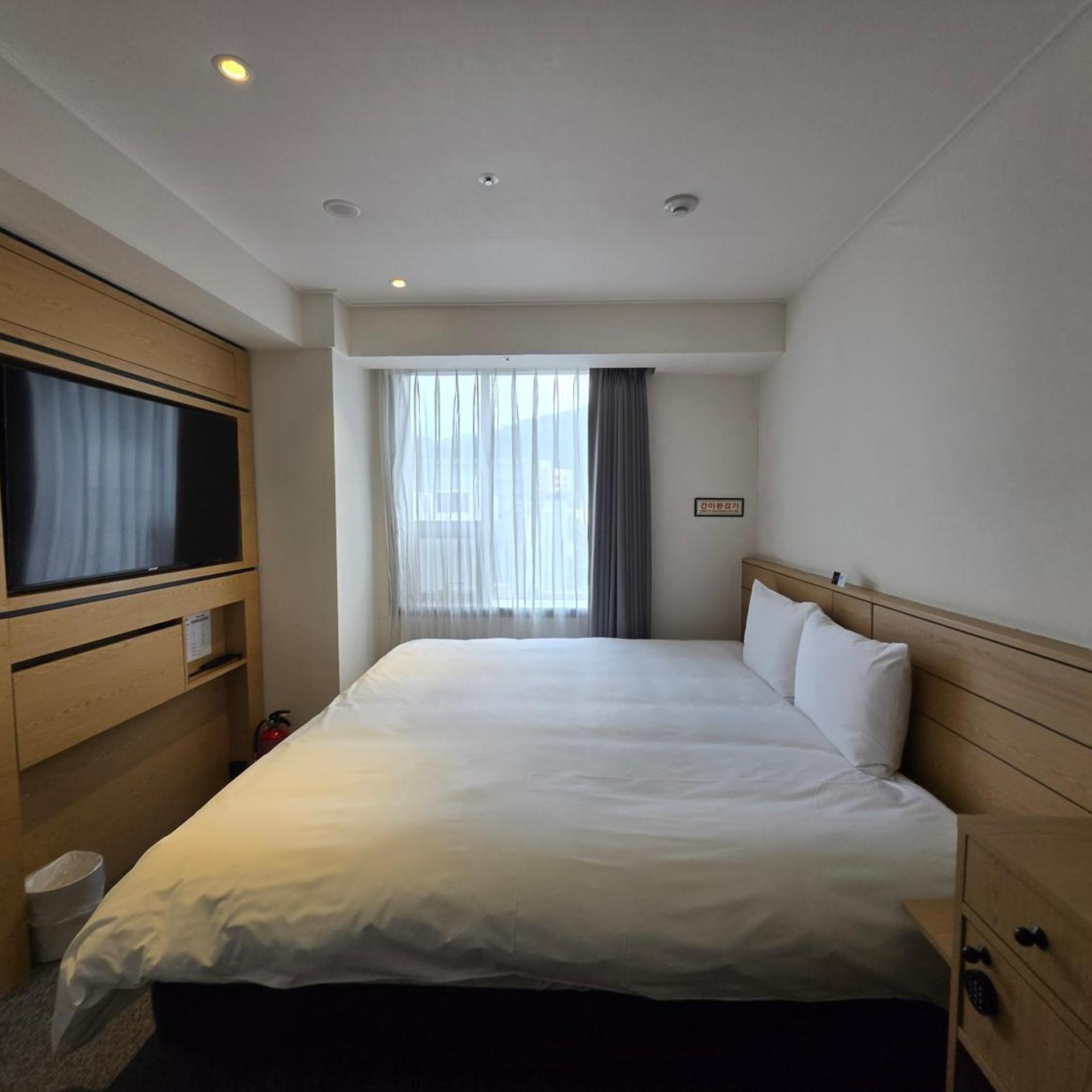 Hollywood, Double Bed