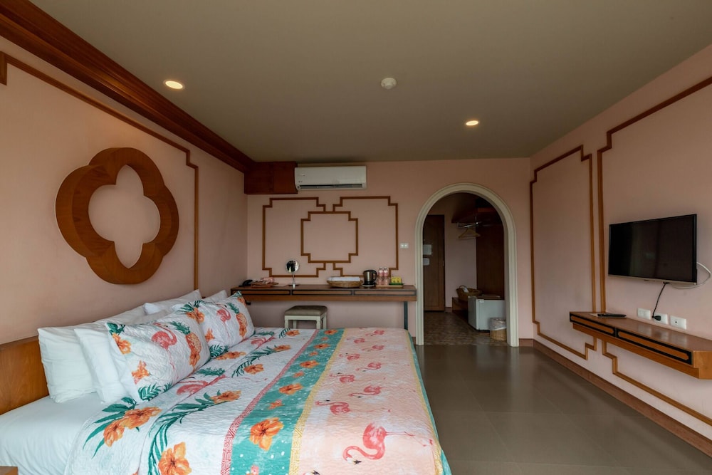 Space, Deluxe, King Bed, Town View، ROYAL PINEAPPLE HOTEL a welcome to wealth and good fortune 9/10
