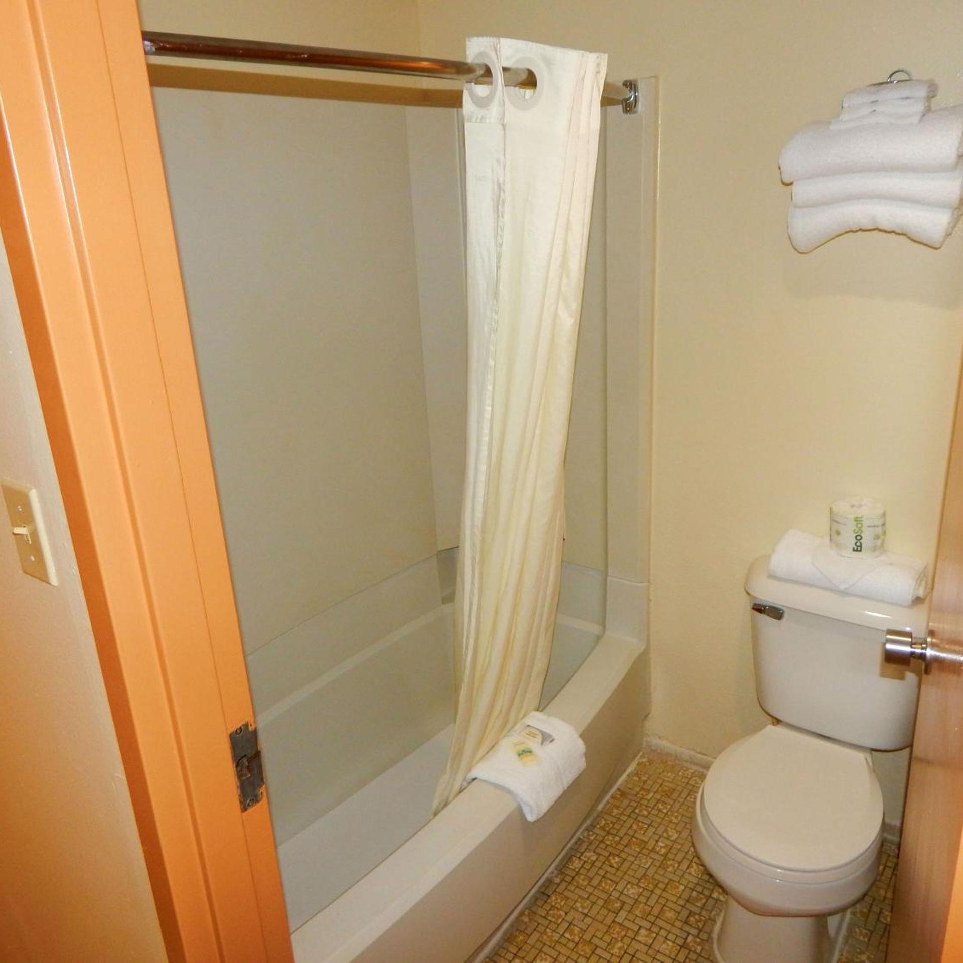 Standard, Queen Bed, Partial Ocean View, North Wing، Padre South Hotel On The Beach 5/8