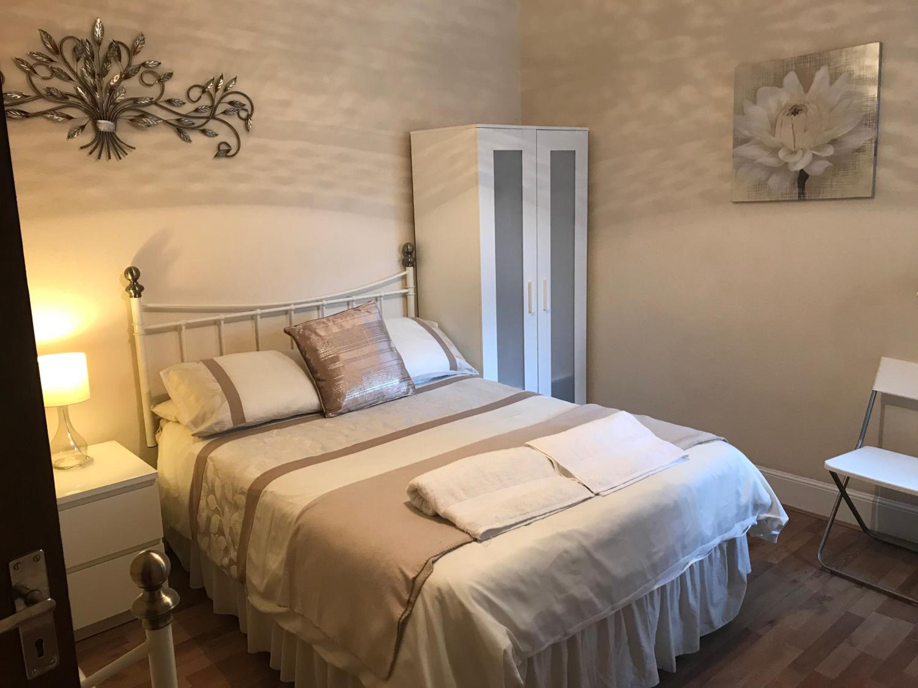 Abbey Lodge - Guest House 9/24