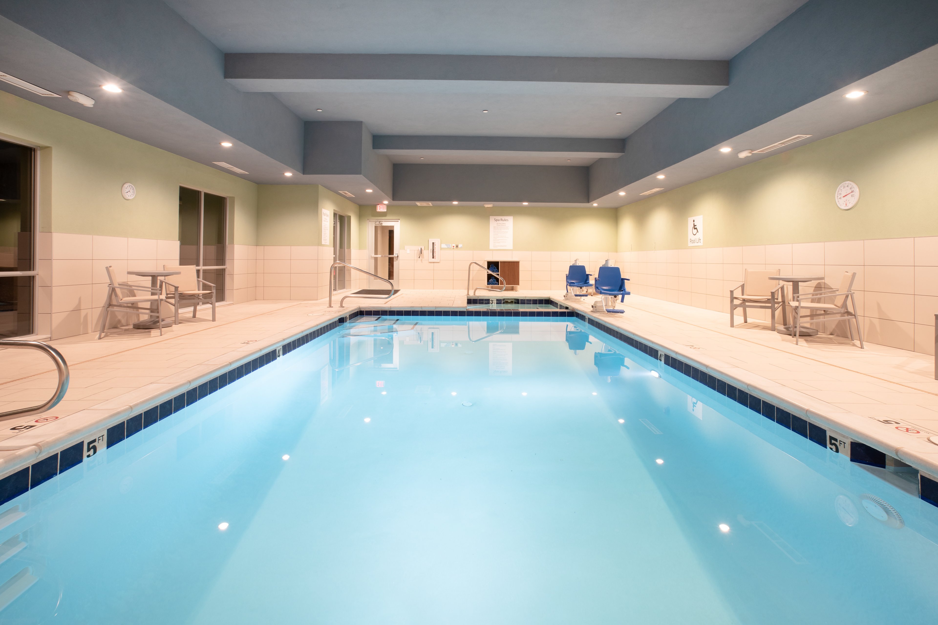 HOLIDAY INN EXPRESS & SUITES STERLING 34/56