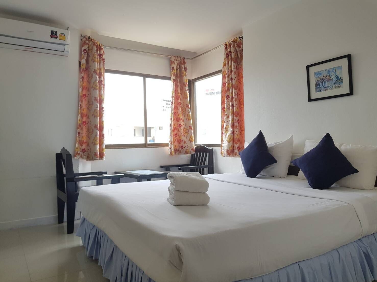 DELUXE, DOUBLE OR TWIN BED