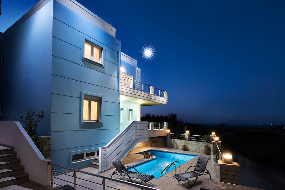 Kronos Villas 4/27