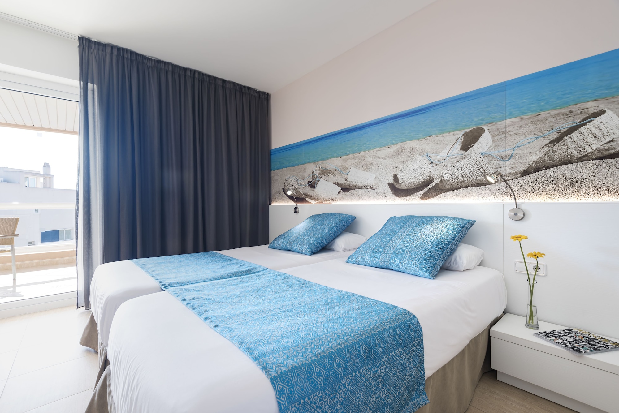Suite, Twin Beds, Lateral Side Sea View, Sofa