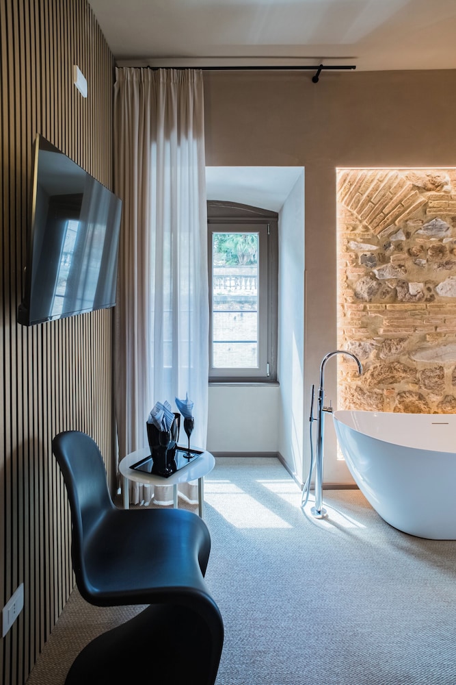 163 Boutique Hotel 28/50