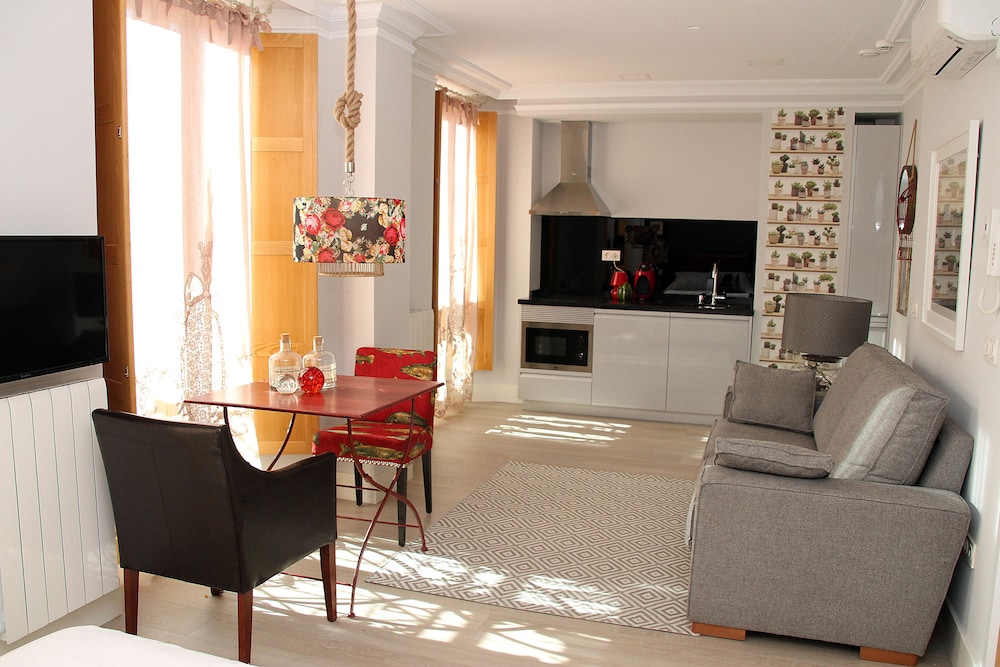 Principia Suites 24/43