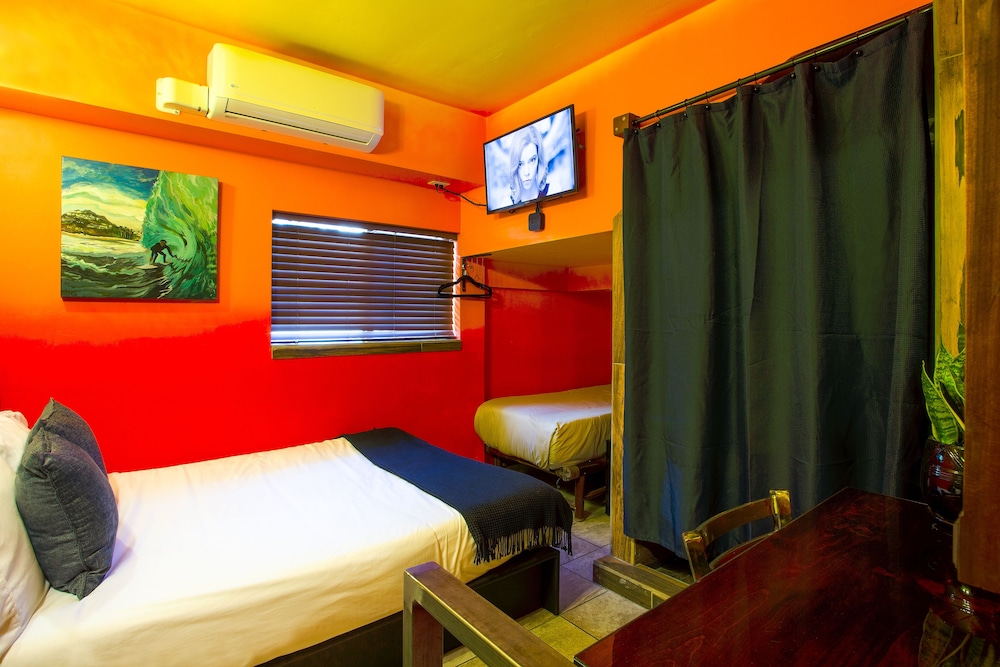 Nomads Hotel 23/67