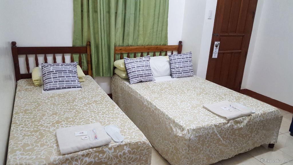 Suite, 1 Double and 1 Single Bed, Lola Itang Pension 2/4