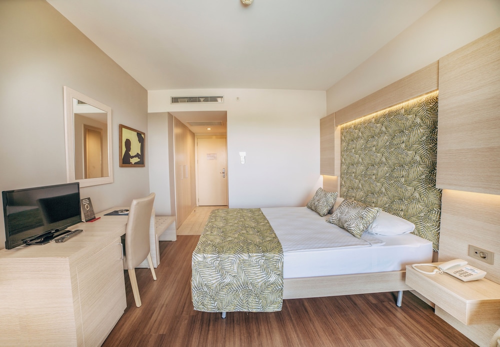 STANDARD ROOM LAND VIEW
