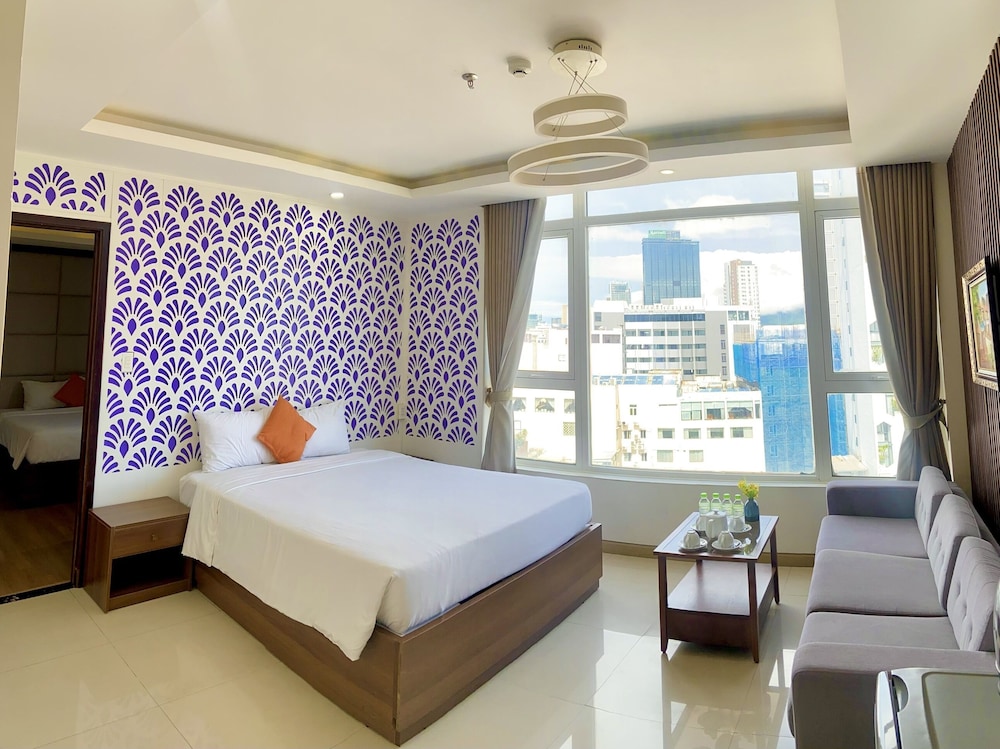 2 BEDROOMS, SUITE, PARTIAL RIVER VIEW