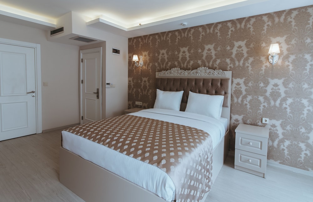 STANDARD, DOUBLE BED, CITY VIEW