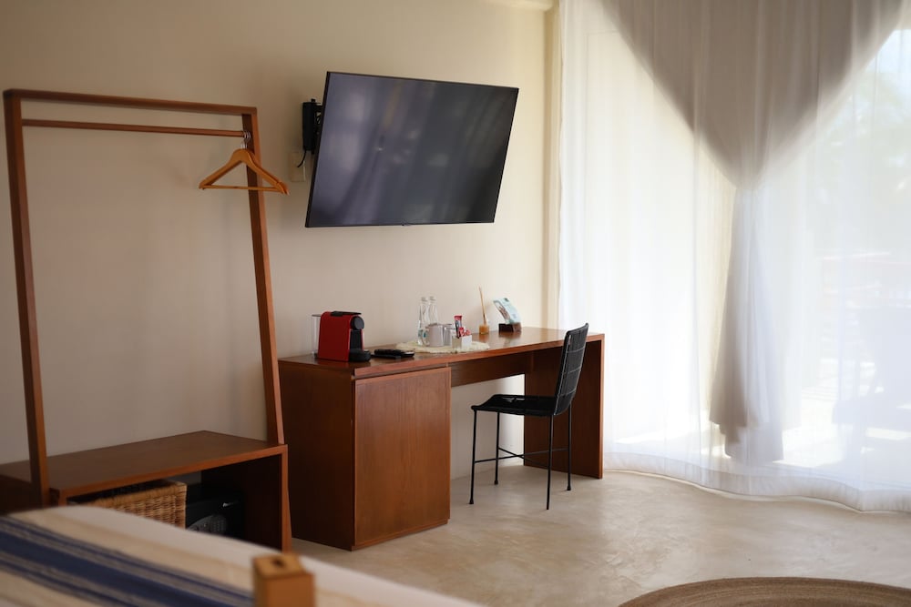 Noah Beach Hotel and Suites 44/55