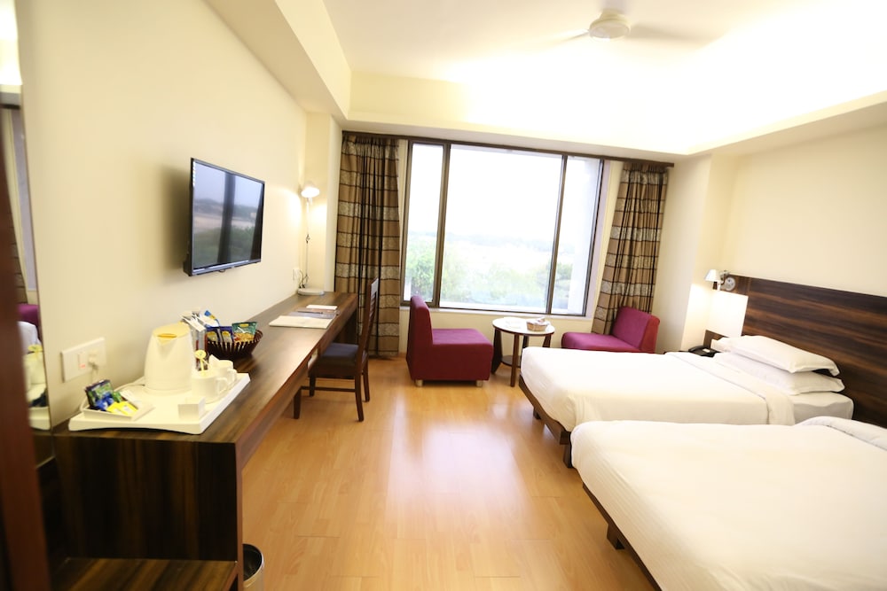 SILVER CLOUD HOTEL 34/71