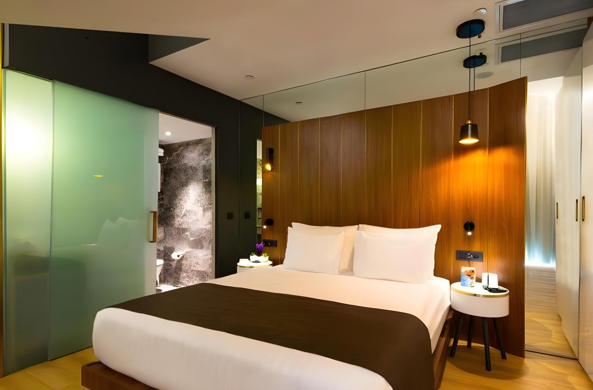 Loft, Suite, Queen Bed, Sofa, Balcony