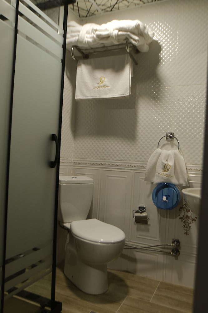 Cag Hotel 46/49