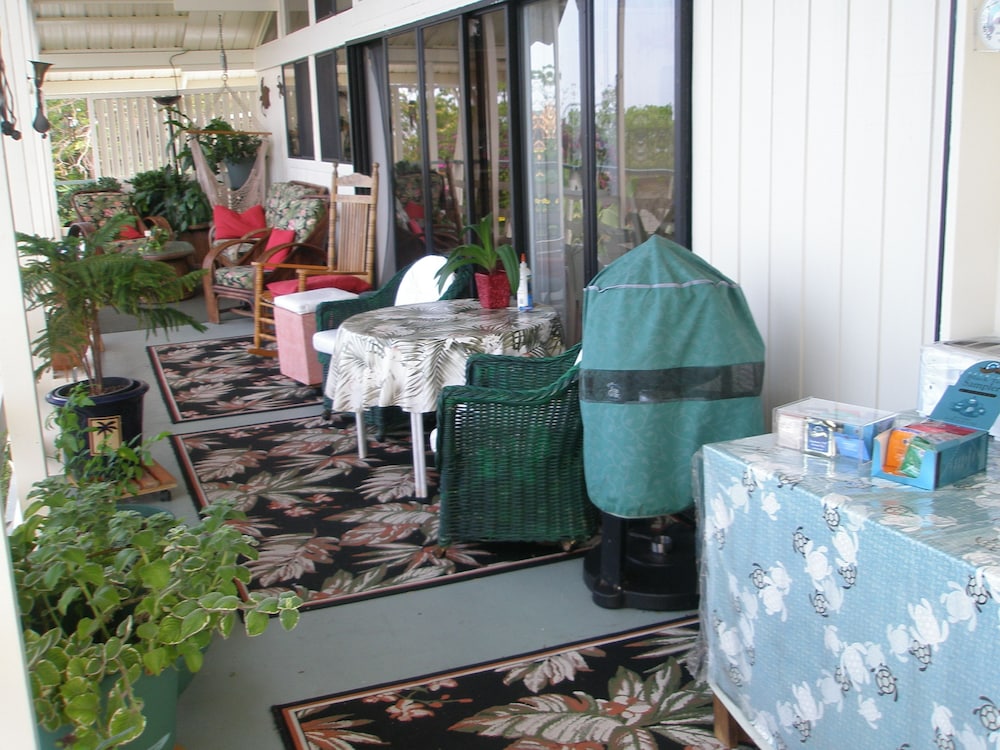 Hale Hoola B&amp;B 12/18