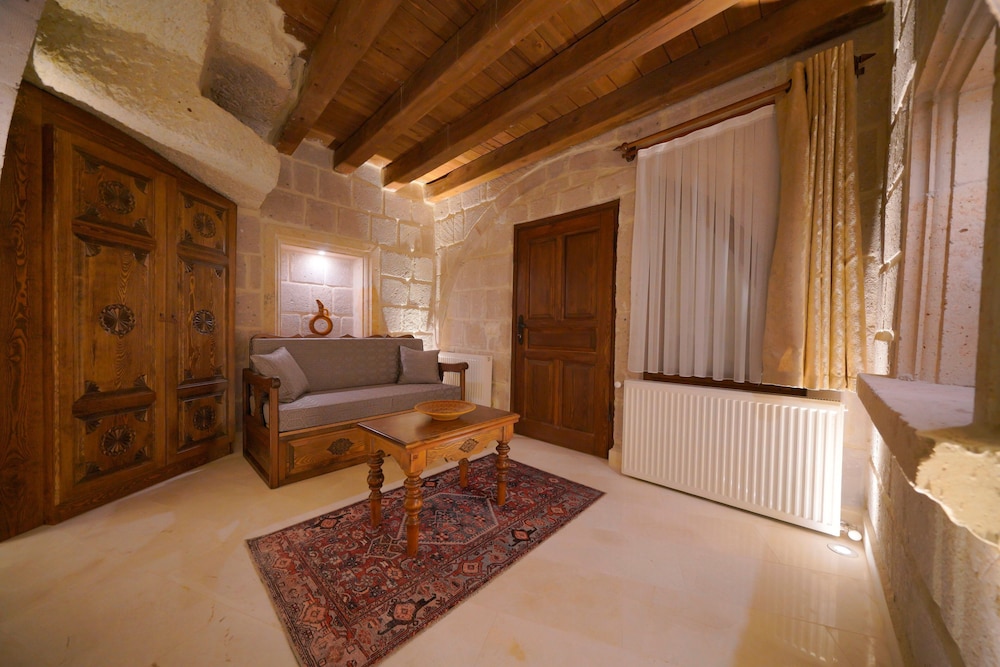 FAIRYLAND CAVE HOTEL 30/50