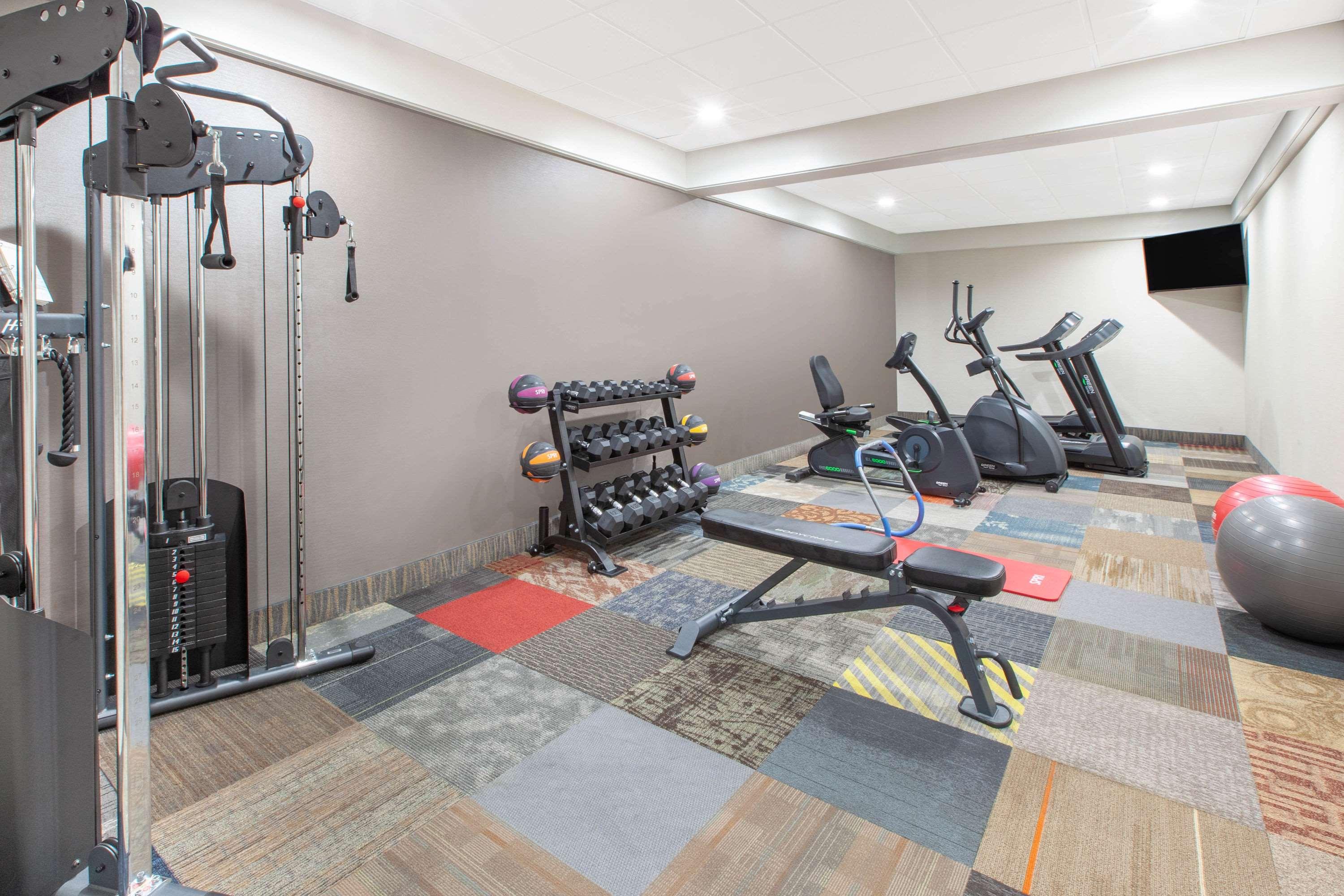 Days Inn and Suites by Wyndham Grand Rapids Near Downtown 18/29