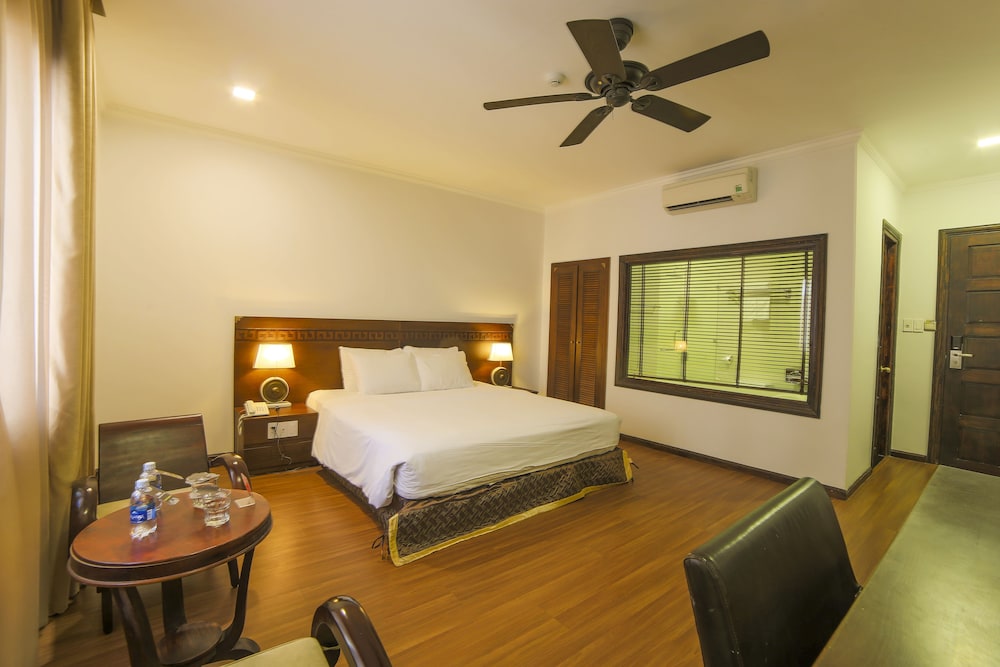 Chu Hotel 19/70