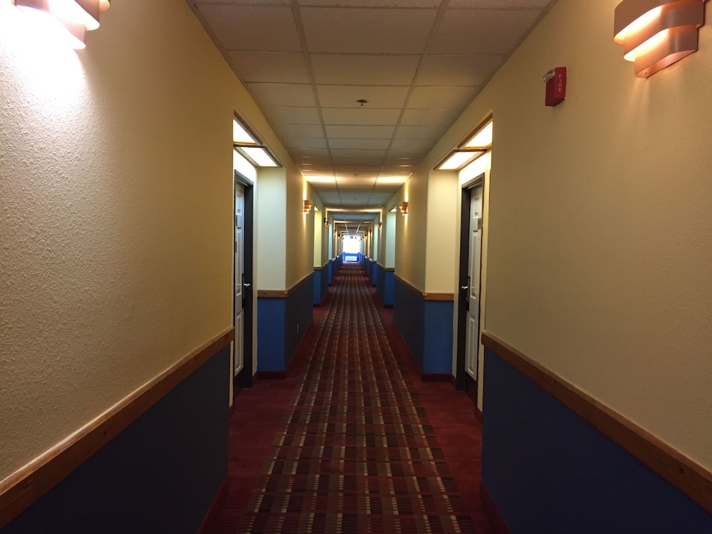 Days Inn & Suites By Wyndham Lordsburg 13/17