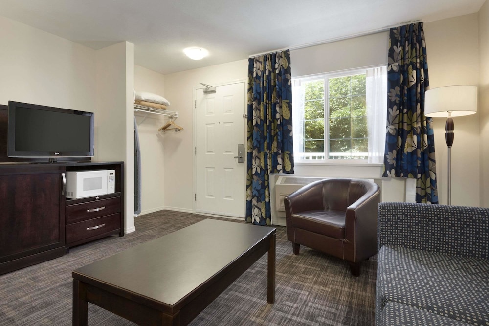 Days Inn By Wyndham Kelowna 26/37