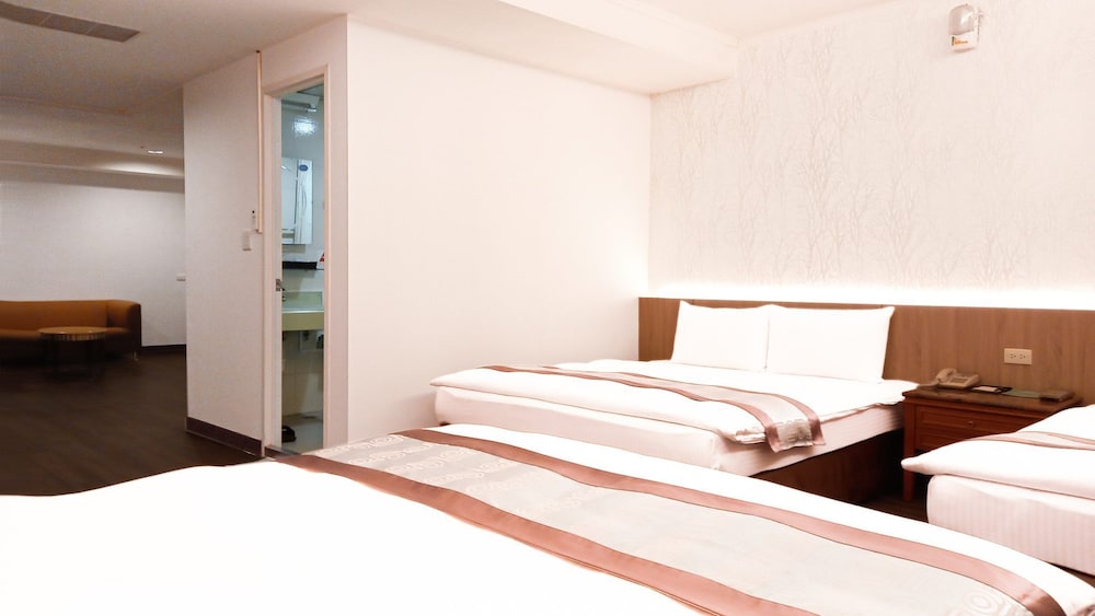 FAMILY SUITE, STANDARD